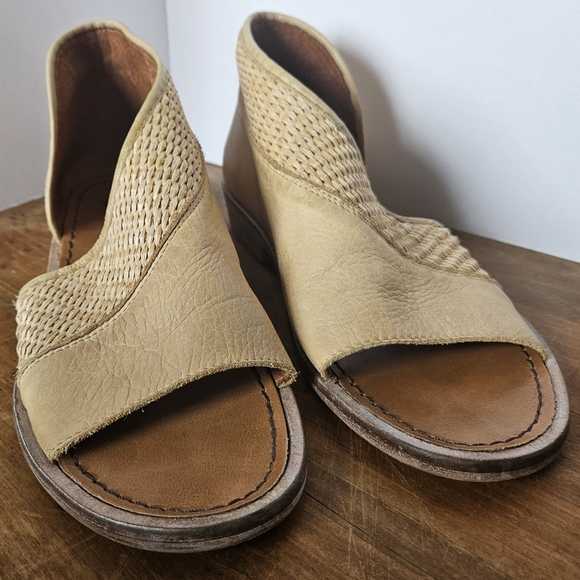 Free People Mont Blanc Sandal Leather with Woven Straw Accent Size 36